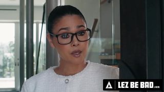 LEZ BE BAD – Naughty PAWG Intern Nicole Aria Gets RAW DISCIPLINED By Femdom Boss MILF Dana Vespoli